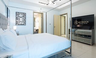 Rooftop pool-2BR Apartment Near Downtown