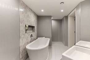 The Westbourne Park Place - Elegant 3bdr Flat