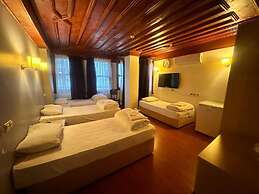 Adil Konak Hotel