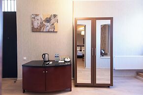 Kraveli Hotel
