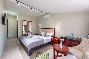 Kraveli Hotel