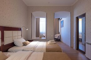 Kraveli Hotel
