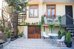 Kraveli Hotel