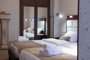 Kraveli Hotel