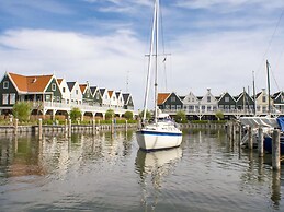 Scenic Stay by the Water