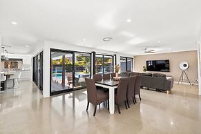 Holiday Home with Pool and Mini Golf