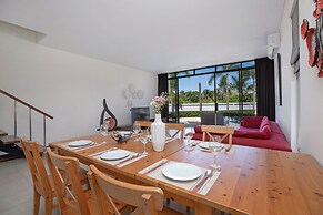 Designer 3BR Pool Access Villa Argent 8