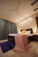 Lime Tree 3BHK Serviced Apartments DLF 5