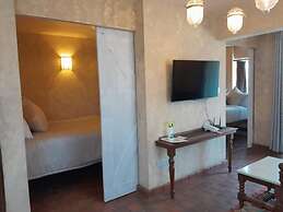 Woodmere Grand Hotel