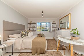 Mouille Point Studio Including Welcome Basket
