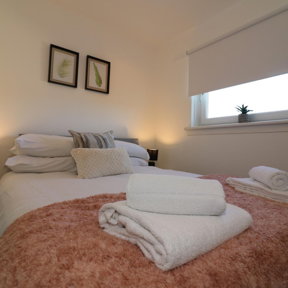 Honeywell House - Airdrie