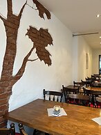 Passage 84 - Hotel & Café