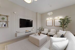 Maison Privee - Charming Retreat w/ Panoramic Views on Yas Island