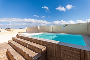 Naduri Beautiful Gozitan Villa Pool