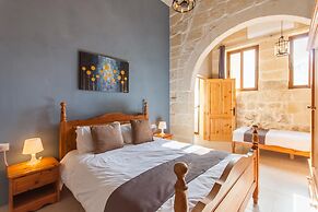 Naduri Beautiful Gozitan Villa Pool