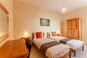 Naduri Beautiful Gozitan Villa Pool
