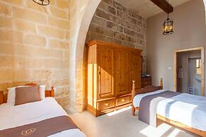 Naduri Beautiful Gozitan Villa Pool