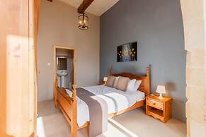 Naduri Beautiful Gozitan Villa Pool