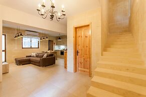 Naduri Beautiful Gozitan Villa Pool