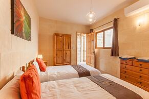 Naduri Beautiful Gozitan Villa Pool