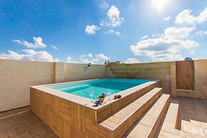 Naduri Beautiful Gozitan Villa Pool