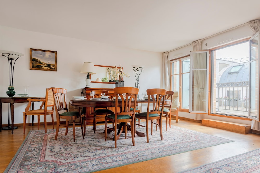 Beaudelaire Center Residence