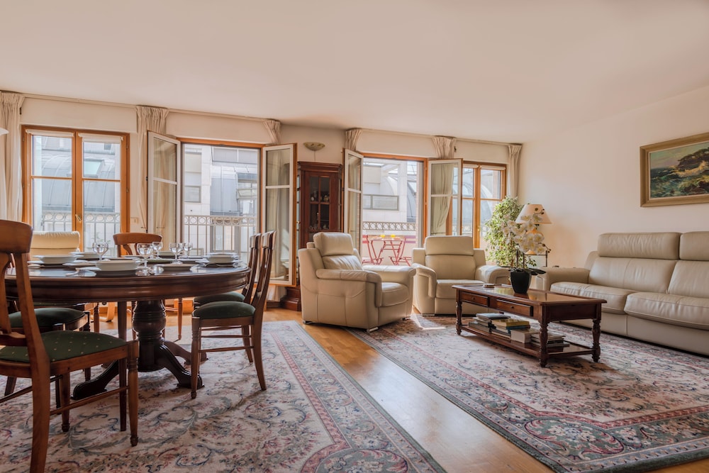 Beaudelaire Center Residence