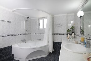 Villa John Dimeon With Private Pool