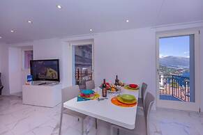 Yellow View Apartment