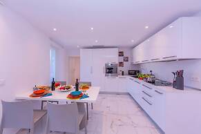 Yellow View Apartment