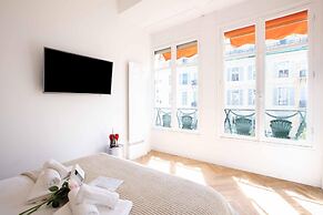 Le Magenta in Nice With 1 Bedrooms and 1 Bathrooms