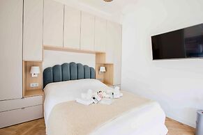 Le Magenta in Nice With 1 Bedrooms and 1 Bathrooms