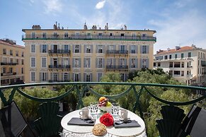 Le Magenta in Nice With 1 Bedrooms and 1 Bathrooms