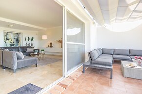Apt Mairena Forest sea View Pool
