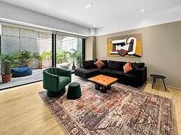 23Gh3 2BR 2.5 Baths with a Private Patio