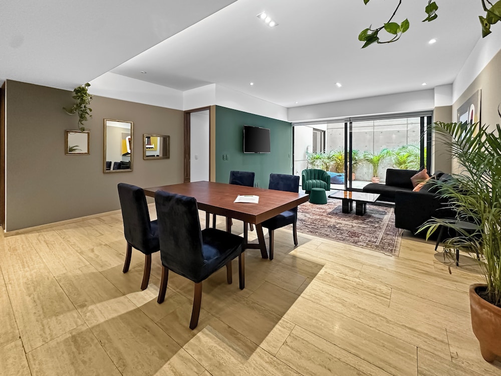 23Gh3 2BR 2.5 Baths with a Private Patio