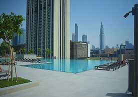 Downtown Views 1 BR Apartment high floor