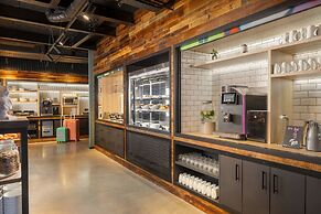 Moxy Cork