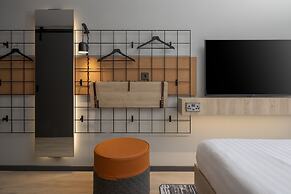 Moxy Cork