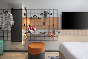 Moxy Cork