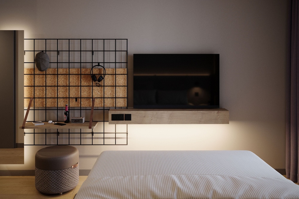Moxy Cork