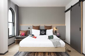 Moxy Cork
