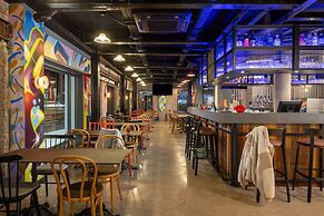 Moxy Cork
