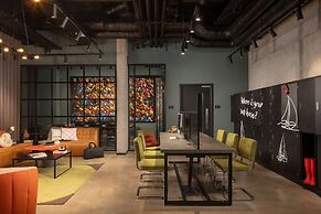 Moxy Cork