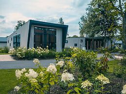 Modern Chalet Only 2 km of the Efteling