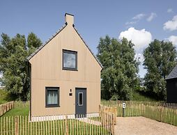 Villa by Lake Veere With Sauna