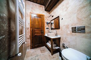 Abra Stone House