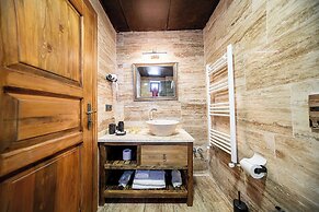 Abra Stone House