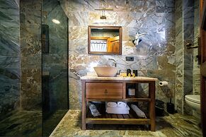 Abra Stone House