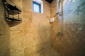 Abra Stone House